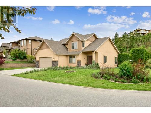 2502 Selkirk Drive, Kelowna, BC - Outdoor With In Ground Pool With Backyard