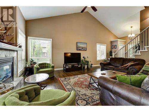 2502 Selkirk Drive, Kelowna, BC - Indoor Photo Showing Living Room