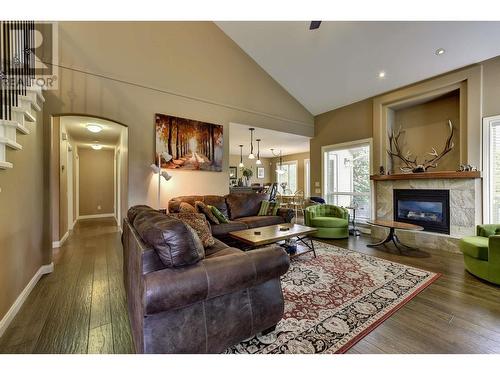 2502 Selkirk Drive, Kelowna, BC - Indoor Photo Showing Living Room With Fireplace