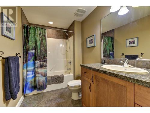 2502 Selkirk Drive, Kelowna, BC - Indoor Photo Showing Bathroom