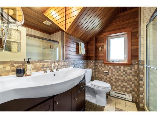2149 Ingram Lane Road, Blind Bay, BC - Indoor Photo Showing Bathroom