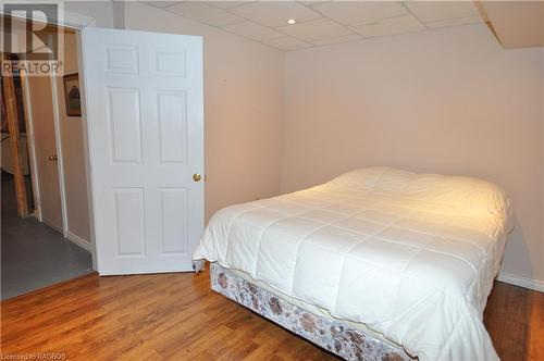 Basement Guest - 345 Beechwood Drive, Georgian Bluffs, ON - Indoor Photo Showing Bedroom