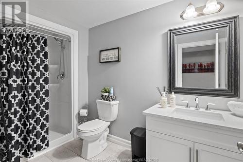 1622 Cypress, Windsor, ON - Indoor Photo Showing Bathroom