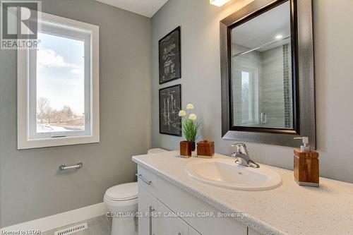 #32 -2262 Southport Cres, London, ON - Indoor Photo Showing Bathroom