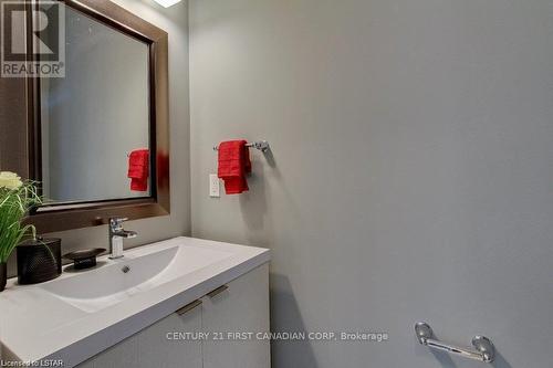 #32 -2262 Southport Cres, London, ON - Indoor Photo Showing Bathroom