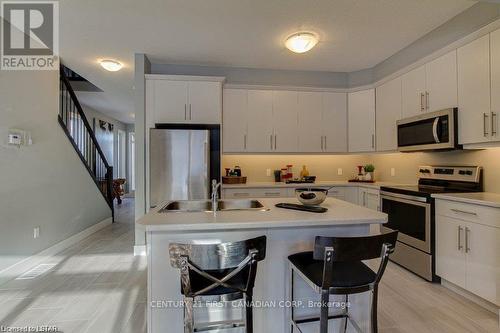 #32 -2262 Southport Cres, London, ON - Indoor Photo Showing Kitchen With Double Sink