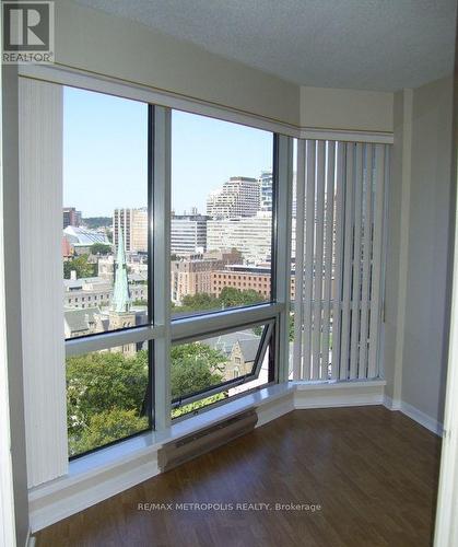 1718 - 1001 Bay Street, Toronto, ON - Indoor Photo Showing Other Room
