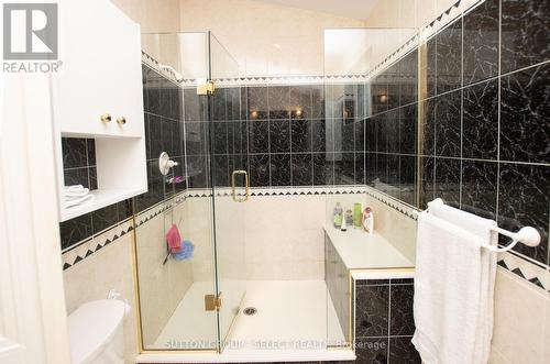 554 Waterloo Street, London, ON - Indoor Photo Showing Bathroom