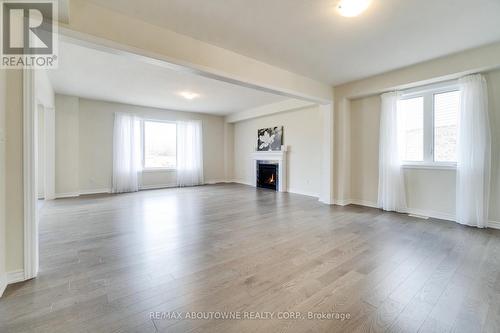7 Ford St, Brant, ON - Indoor Photo Showing Living Room With Fireplace