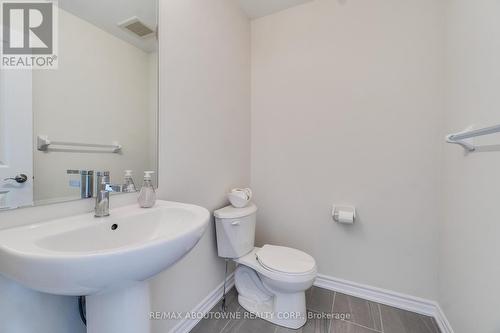 7 Ford Street, Brant, ON - Indoor Photo Showing Bathroom