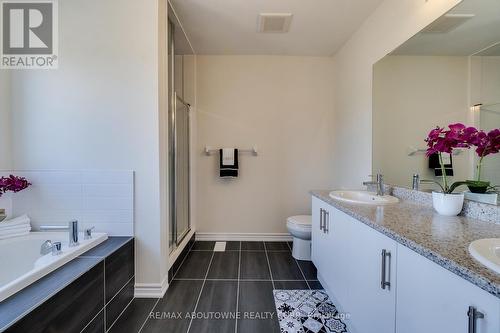 7 Ford Street, Brant, ON - Indoor Photo Showing Bathroom