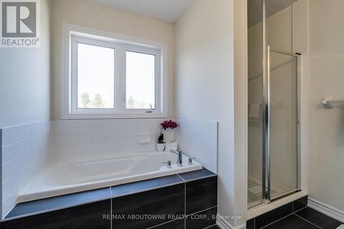 7 Ford St, Brant, ON - Indoor Photo Showing Bathroom