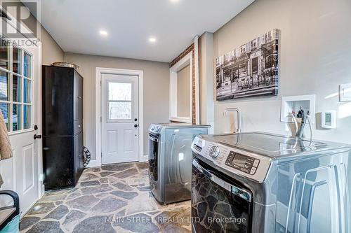 126 King Street, Kawartha Lakes, ON - Indoor Photo Showing Laundry Room