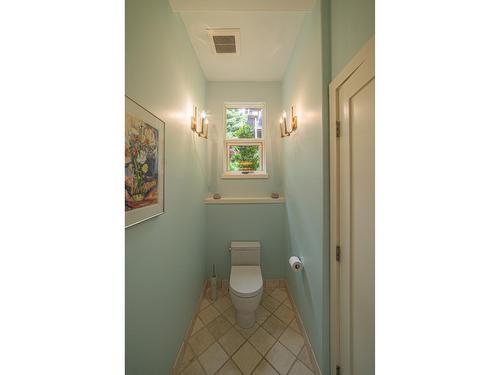 128 Union Street, Nelson, BC - Indoor Photo Showing Bathroom