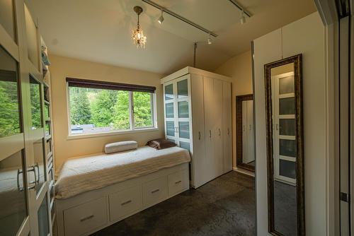 128 Union Street, Nelson, BC - Indoor Photo Showing Bedroom