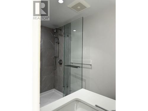 615 1500 Fern Street, North Vancouver, BC - Indoor Photo Showing Bathroom