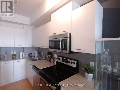 #1007 -360 Square One Dr, Mississauga, ON - Indoor Photo Showing Kitchen