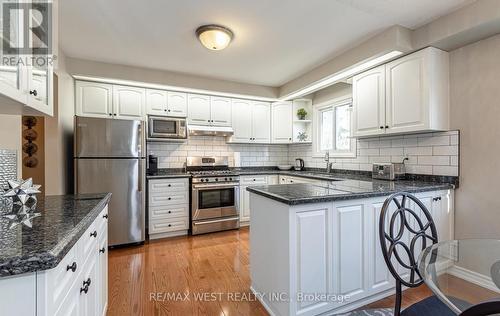 54 Boreham Circle, Brampton, ON - Indoor Photo Showing Kitchen With Stainless Steel Kitchen With Upgraded Kitchen