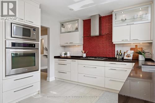 1724 Medallion Crt, Mississauga, ON - Indoor Photo Showing Kitchen With Upgraded Kitchen