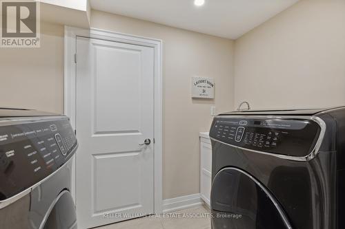1724 Medallion Crt, Mississauga, ON - Indoor Photo Showing Laundry Room