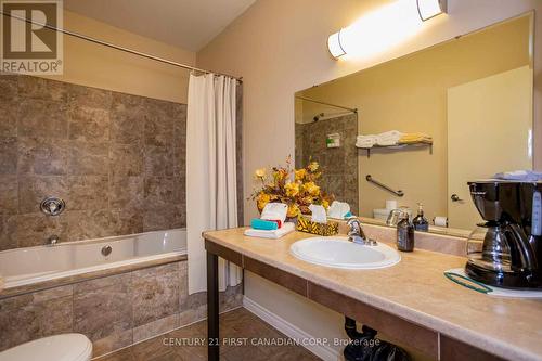 24 - 374 Front Street, Central Elgin, ON - Indoor Photo Showing Bathroom