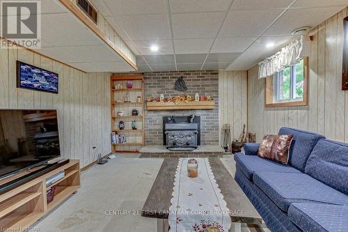 33374 Queen St, North Middlesex, ON - Indoor With Fireplace