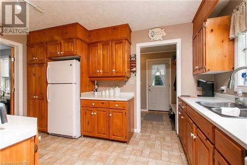 119888 Side Road 315, Georgian Bluffs, ON - Indoor Photo Showing Kitchen With Double Sink