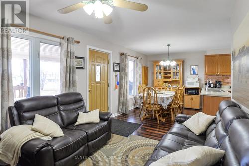 2597 Lakeshore Drive, Ramara, ON - Indoor Photo Showing Living Room