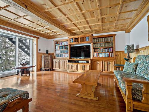 Family room - 92  - 94 Ch. Du Lac-Chaud, La Macaza, QC - Indoor Photo Showing Living Room