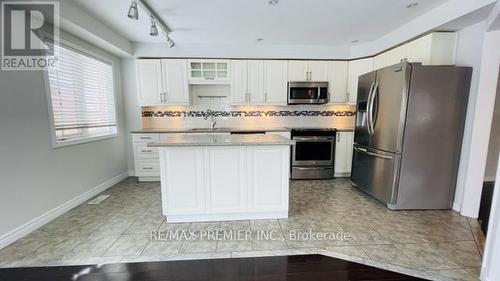 46 Culture Crescent, Brampton, ON - Indoor Photo Showing Kitchen With Upgraded Kitchen