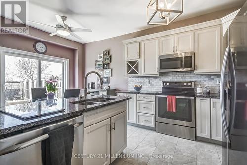 6 Collingwood Ave, Brampton, ON - Indoor Photo Showing Kitchen With Double Sink With Upgraded Kitchen