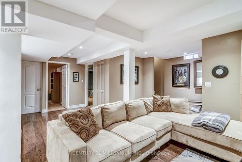 6 Collingwood Ave, Brampton, ON - Indoor Photo Showing Living Room