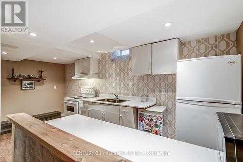6 Collingwood Ave, Brampton, ON - Indoor Photo Showing Kitchen With Double Sink