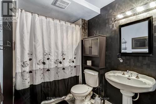 6 Collingwood Ave, Brampton, ON - Indoor Photo Showing Bathroom