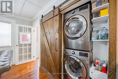 1633 Charles St, Whitby, ON - Indoor Photo Showing Laundry Room