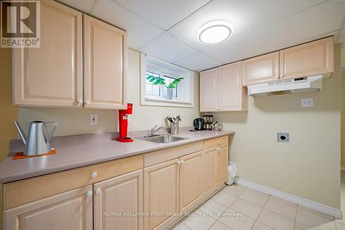 1633 Charles St, Whitby, ON - Indoor Photo Showing Kitchen