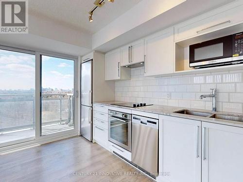 #1223 -275 Village Green Sq, Toronto, ON - Indoor Photo Showing Kitchen With Double Sink With Upgraded Kitchen