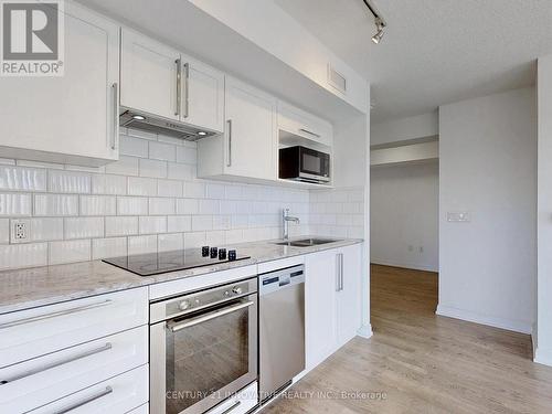 #1223 -275 Village Green Sq, Toronto, ON - Indoor Photo Showing Kitchen With Double Sink With Upgraded Kitchen