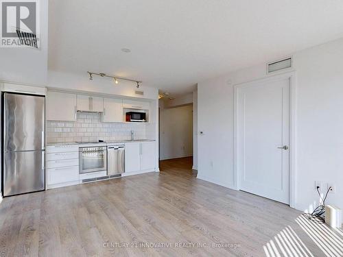 #1223 -275 Village Green Sq, Toronto, ON - Indoor Photo Showing Kitchen