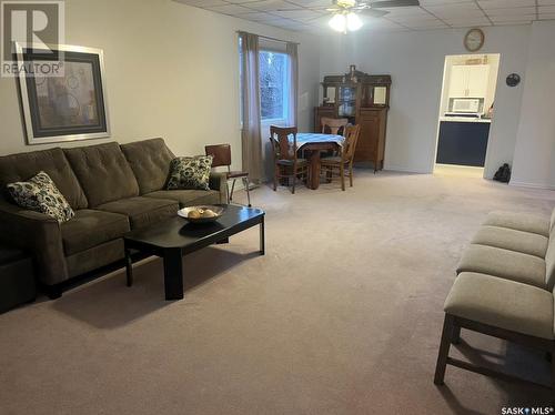 215 3Rd Avenue E, Watrous, SK - Indoor Photo Showing Living Room