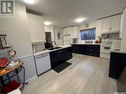 215 3Rd Avenue E, Watrous, SK - Indoor Photo Showing Kitchen