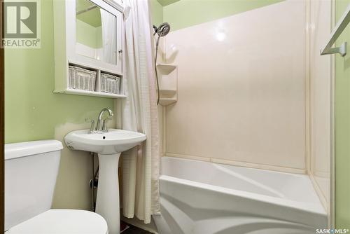 2340 Garnet Street, Regina, SK - Indoor Photo Showing Bathroom