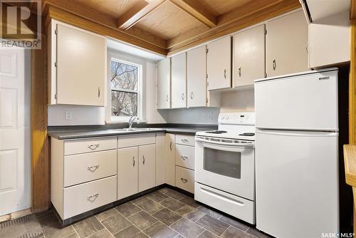 2340 Garnet Street, Regina, SK - Indoor Photo Showing Kitchen