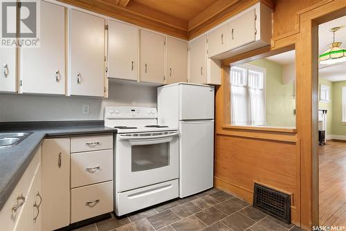 2340 Garnet Street, Regina, SK - Indoor Photo Showing Kitchen