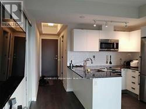 #1705 -42 Charles St E, Toronto, ON - Indoor Photo Showing Kitchen With Upgraded Kitchen