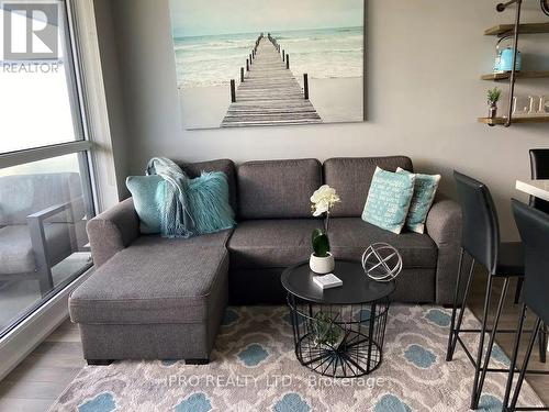 B314 - 271 Sea Ray Avenue, Innisfil, ON - Indoor Photo Showing Living Room