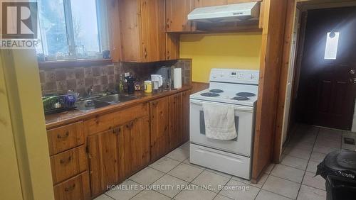 8 Knaseboro St, Mississauga, ON - Indoor Photo Showing Kitchen With Double Sink