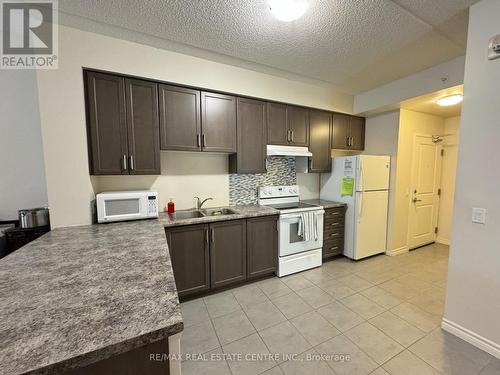 #101 -1280 Gordon St S, Guelph, ON - Indoor Photo Showing Kitchen With Double Sink