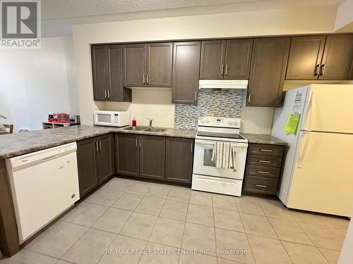 #101 -1280 Gordon St S, Guelph, ON - Indoor Photo Showing Kitchen With Double Sink
