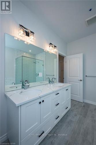 61 Arrowwood Path, Middlesex Centre, ON - Indoor Photo Showing Bathroom